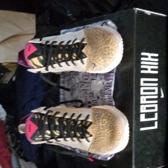 Lebron James XIX (NIKE) Men's size 12 - Picture 4 of 5